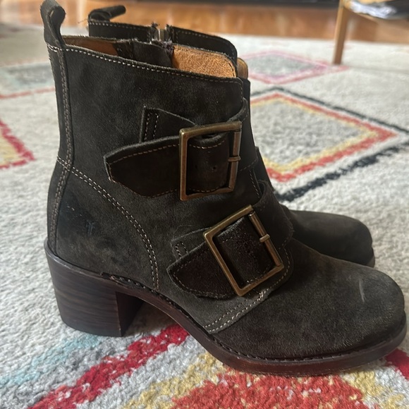 Frye Sabrina Double Buckle dark brown suede boots size 7 - Picture 3 of 5